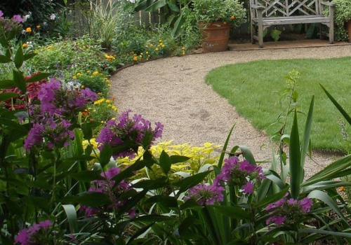 How do you landscape an empty front yard?