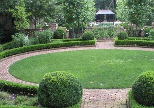 Does landscaping have to be symmetrical?